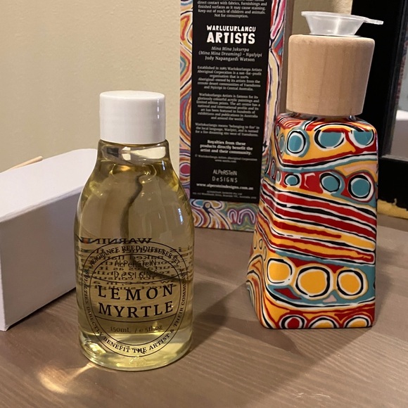 Lemon Myrtle Reed Diffuser - Colorful Abstract Pattern - Picture 4 of 6